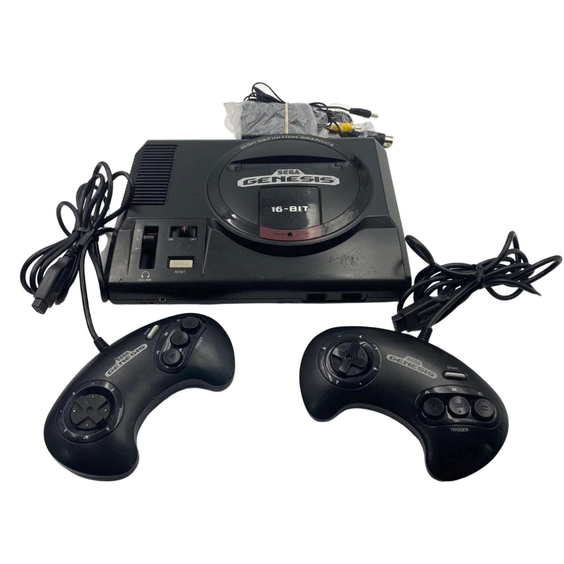 konzole Sega Genesis s dvěmi ovladači a kabely