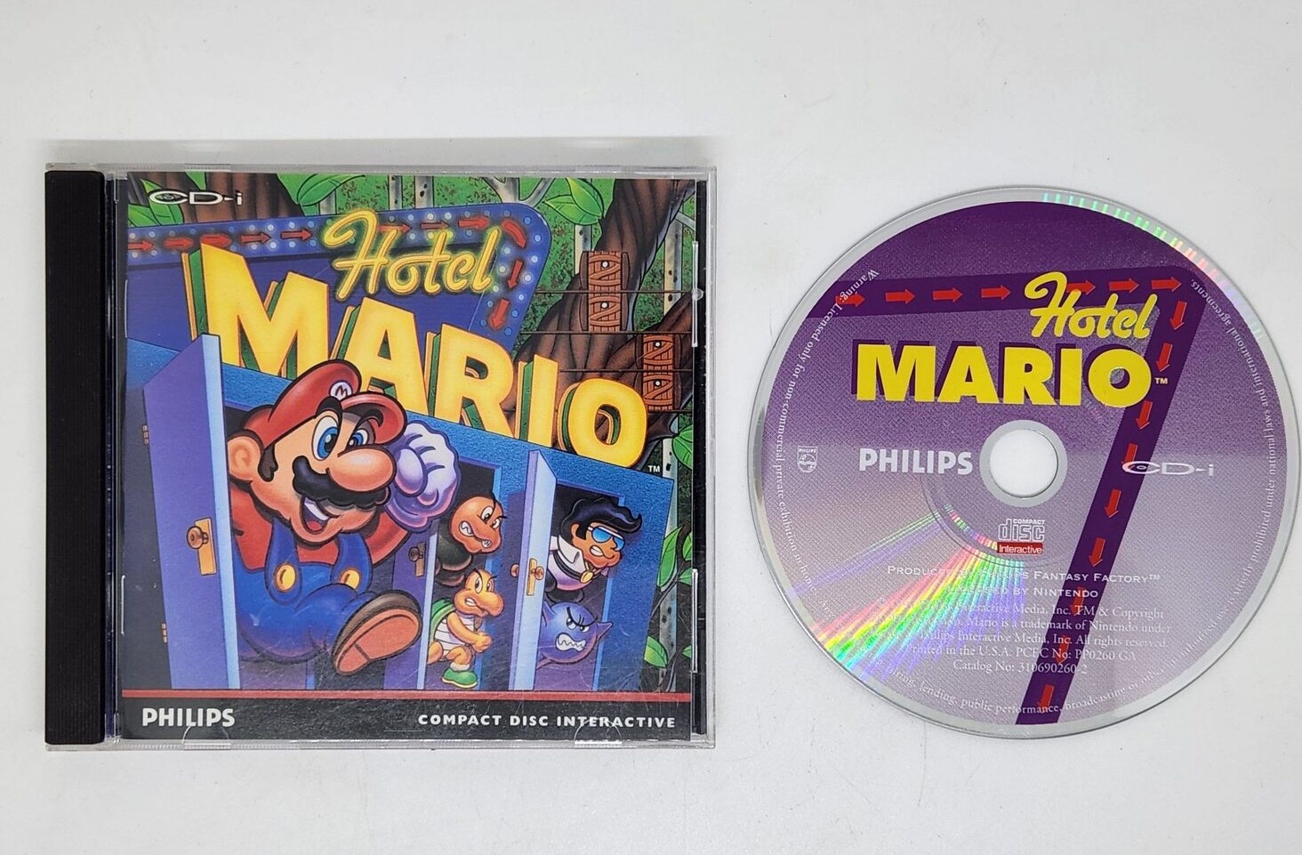 Nalevo krabička Hotel Mario a napravo CD Hotel Mario pro Philips CD-i
