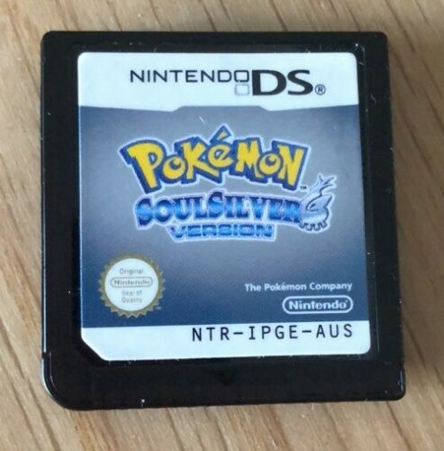herní catridge s hrou Pokémon SoulSilver pro Nintendo DS