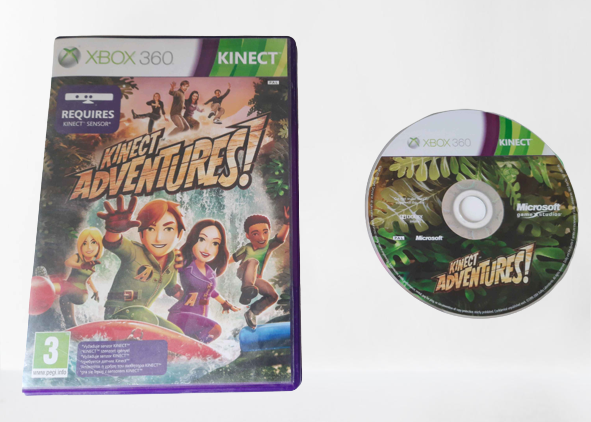 nalevo krabice od Xbox 360 Kinect herního disku a napravo herní disk s hrou Kinect Adventures! pro Xbox 360 Kinect